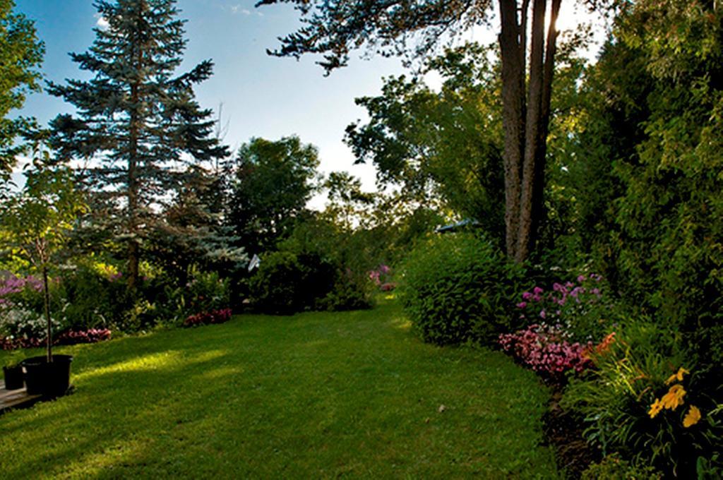 Gite Au Pied Du Courant De Gilbert Desjardins Mont-Laurier Exterior photo